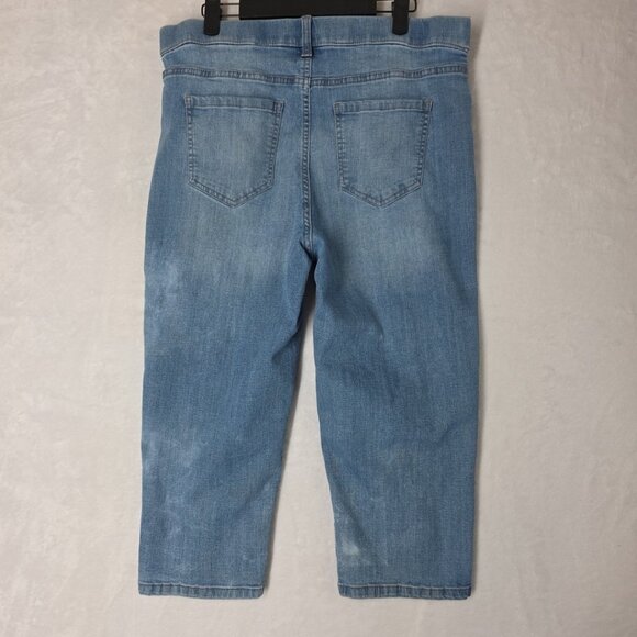 Time and Tru Womens Sz L 12-14 Med Wash Elastic Waist Pull On Denim Capris READ - Picture 4 of 12